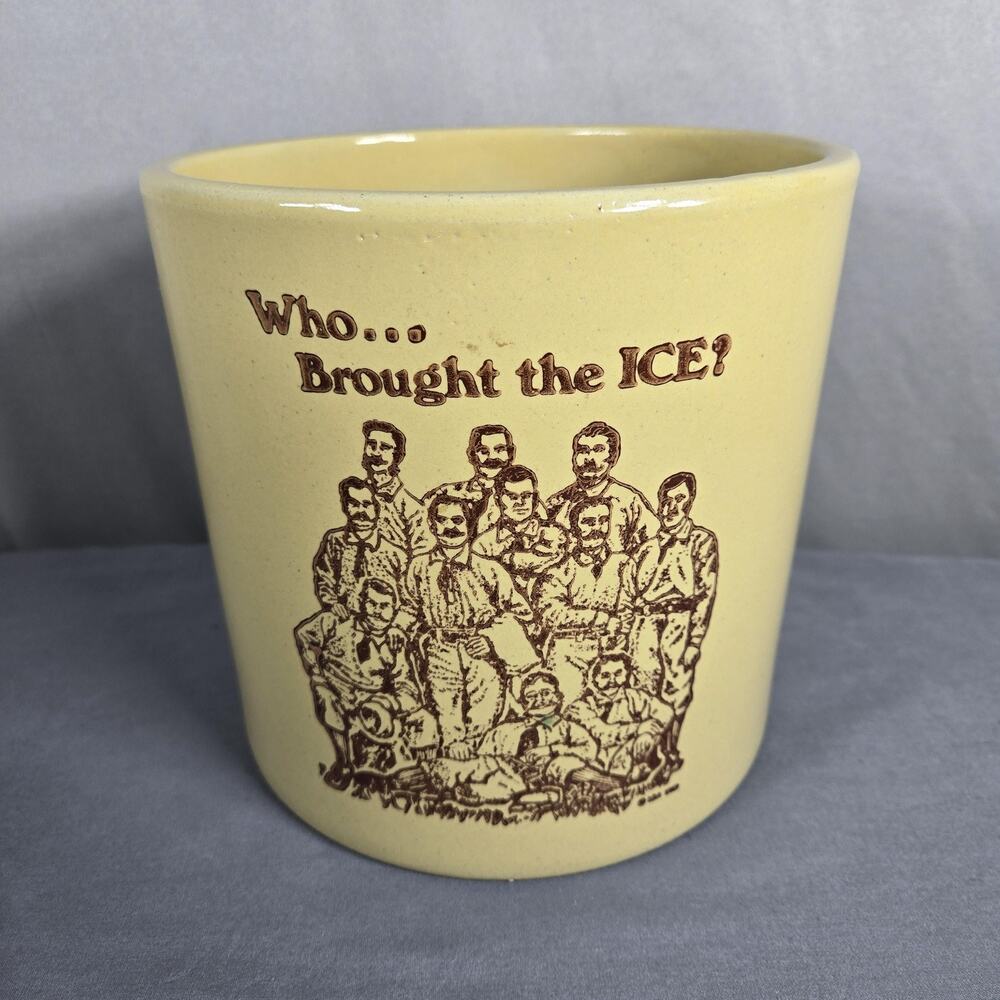 Monmouth Pottery Stoneware Crock Who Brought the Ice MHI 1979 Illinois USA‎